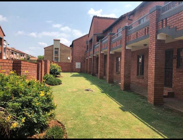 2 BEDROOM PROPERTY TO RENT IN MOOIKLOOF RIDGE ESTATE